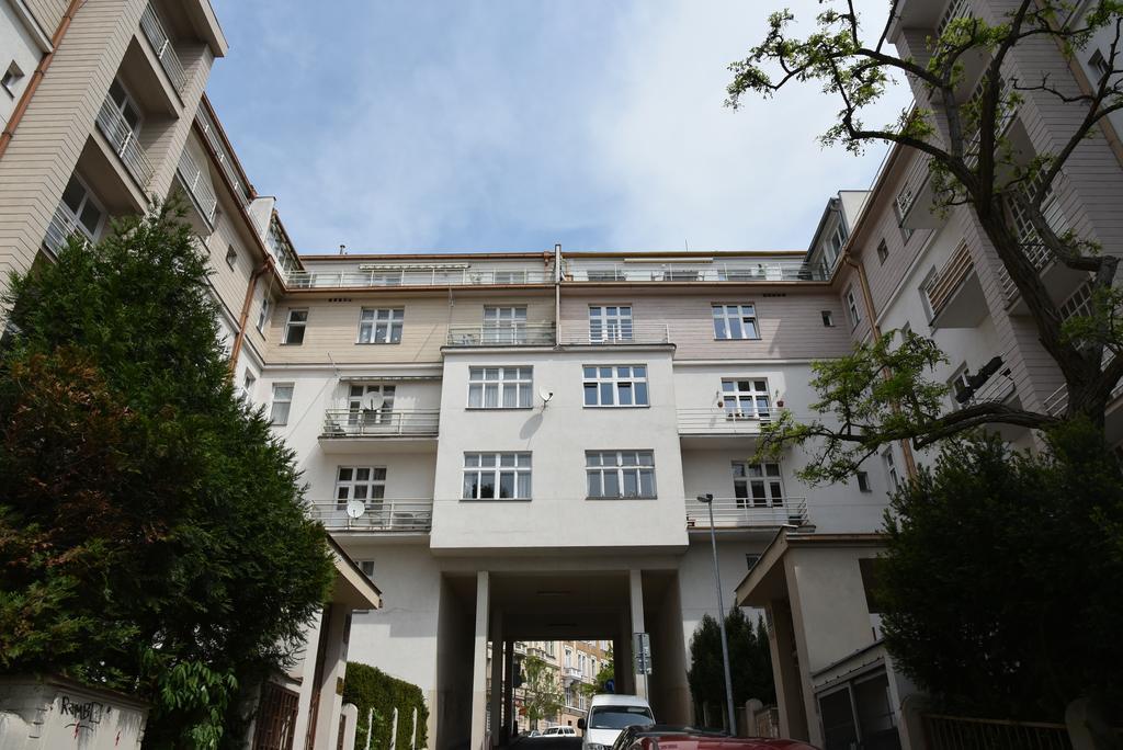 Garden Apartment Praha Bagian luar foto